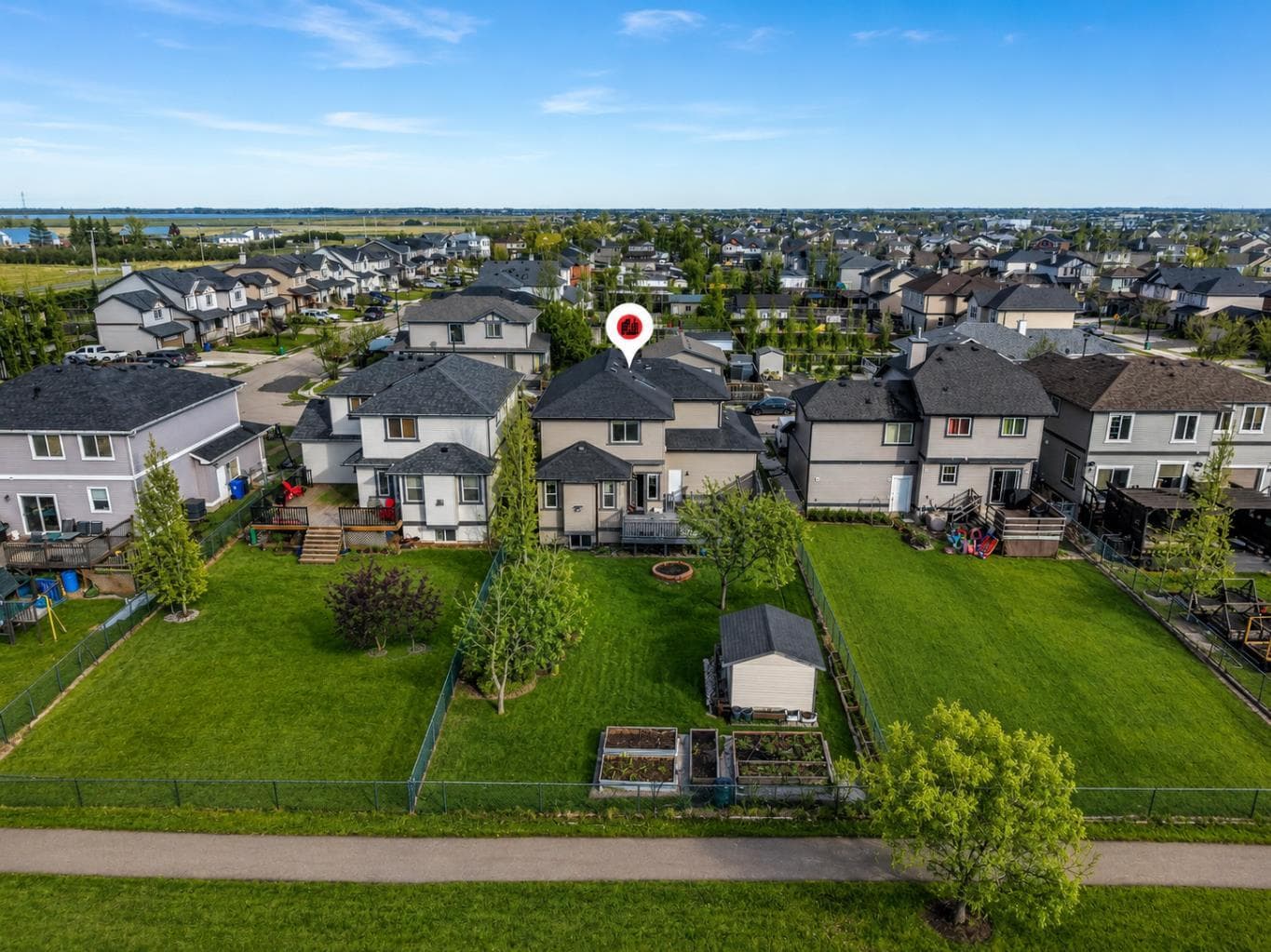 156 Bishop Crescent NW — photo 3