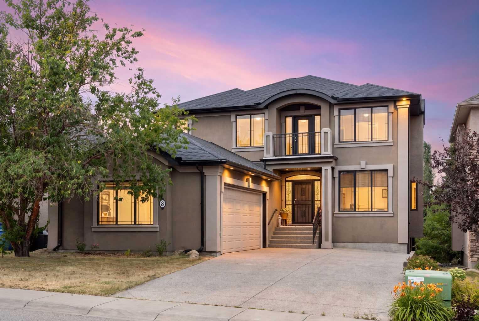8 Coulee Park SW — photo 1
