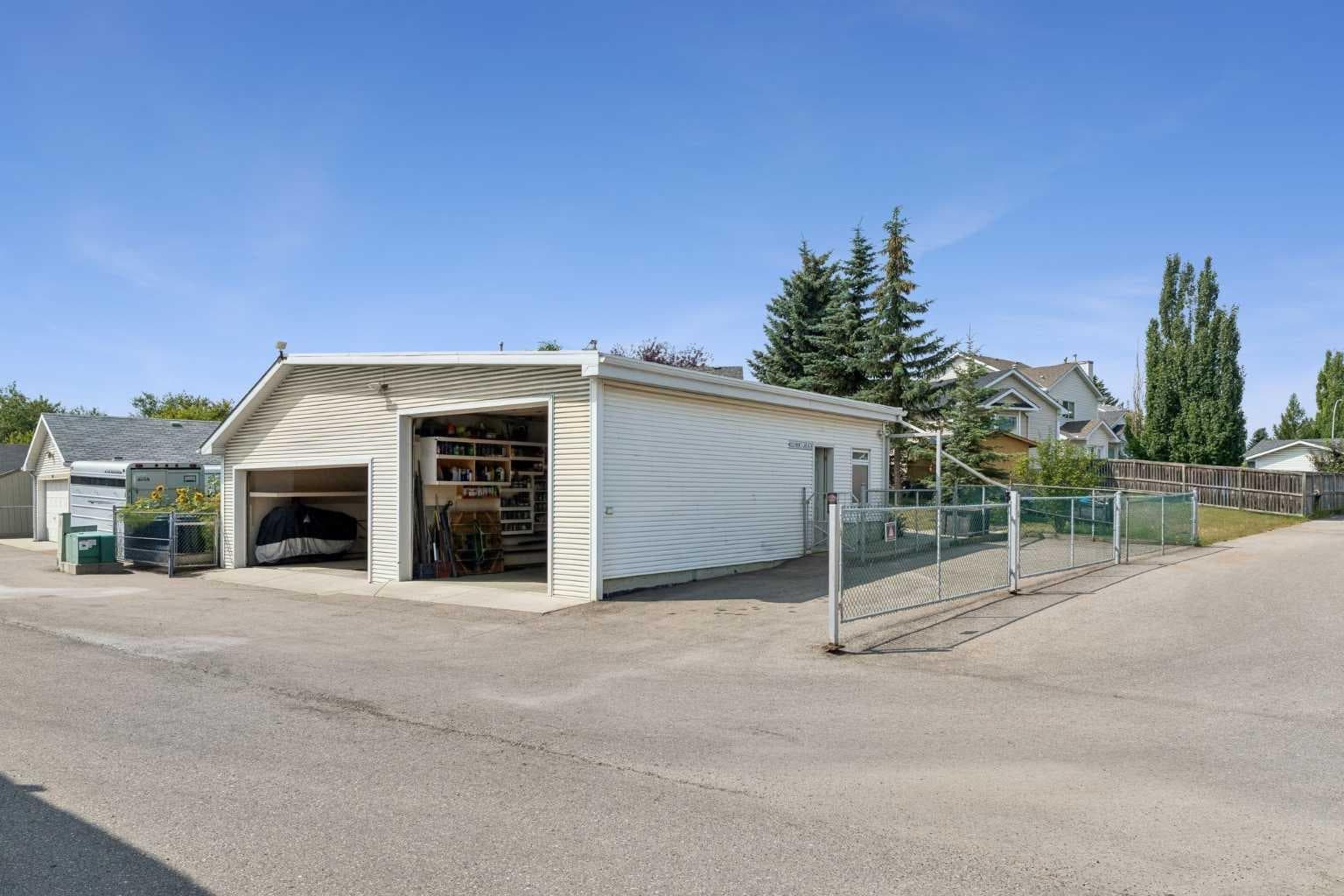246 Mt Lorette Place SE — photo 1
