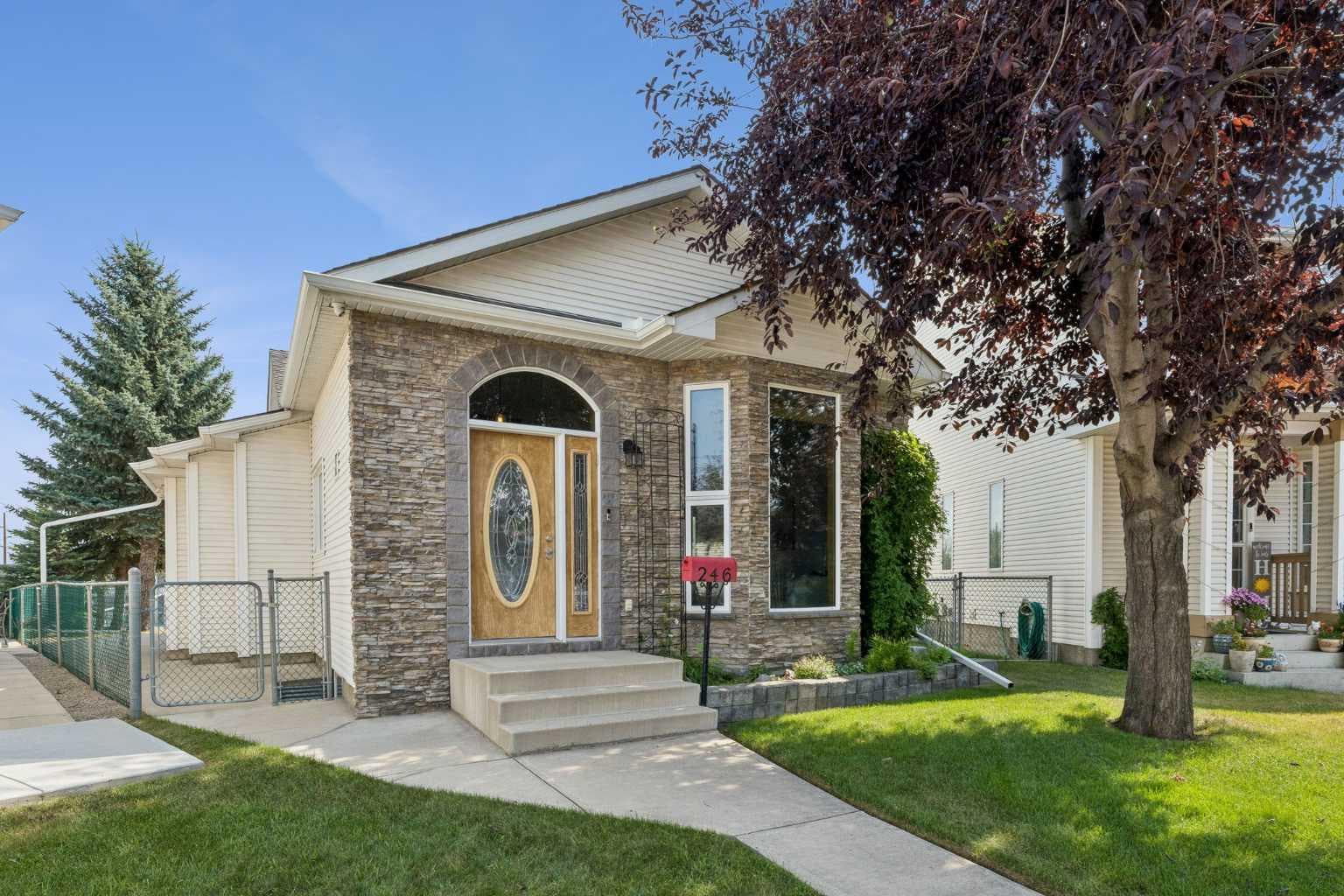 246 Mt Lorette Place SE — photo 2
