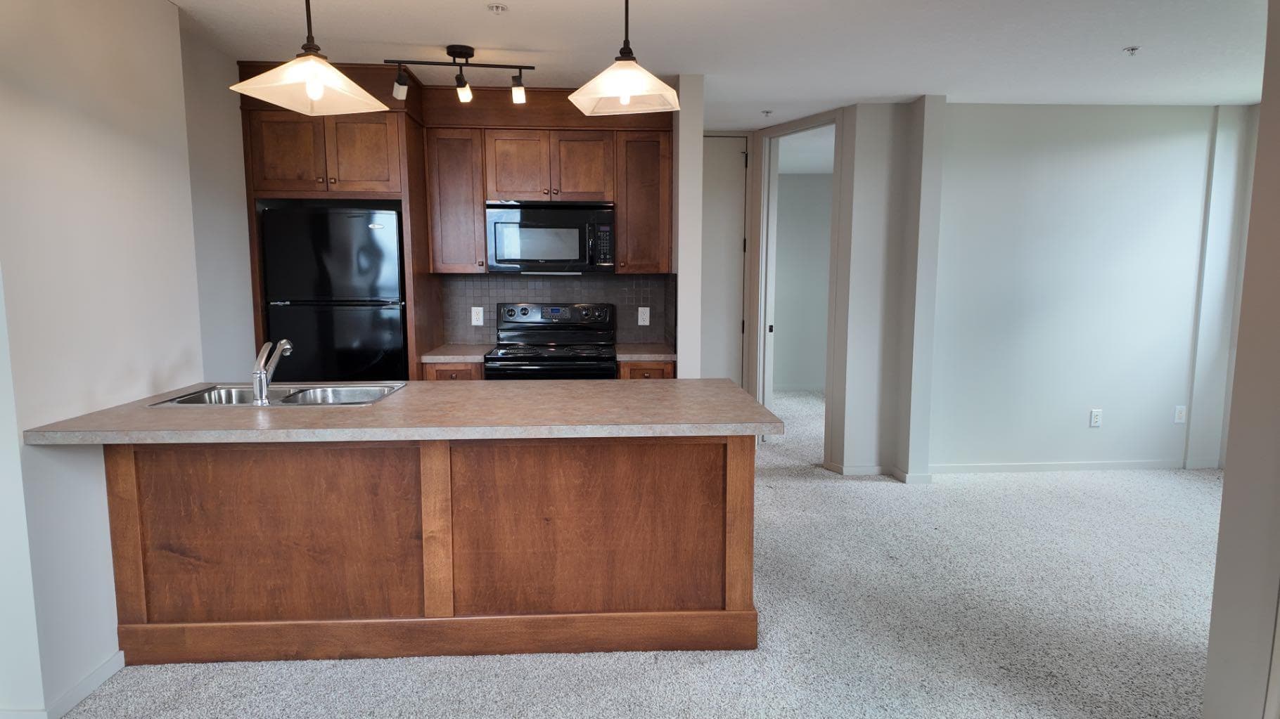 1103, 105 Railway Avenue SW — photo 2