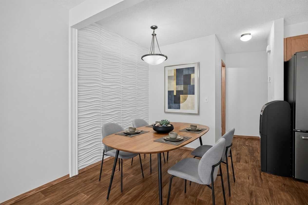 2337 Eversyde Avenue SW — photo 3