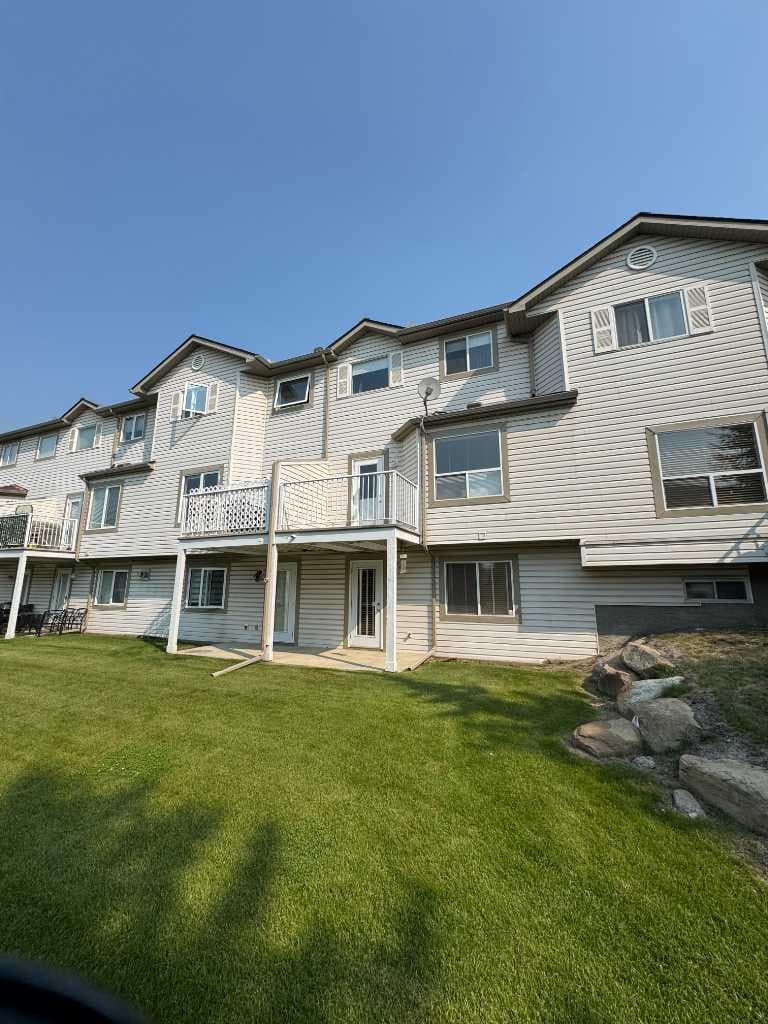 108 Douglas Glen Park SE — photo 2
