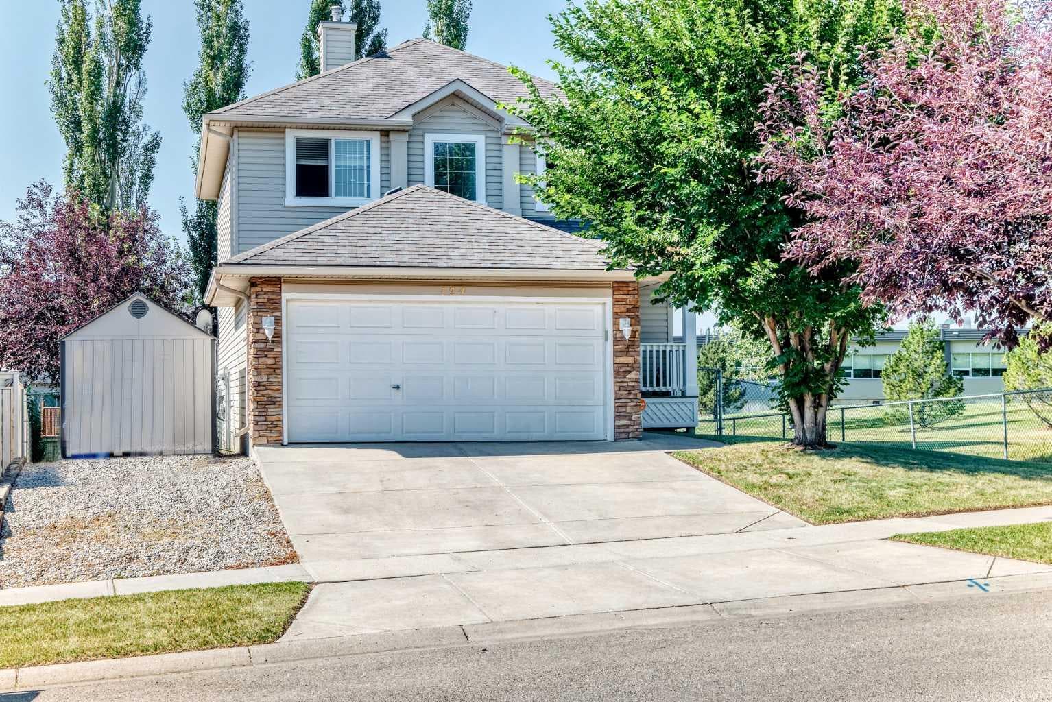 124 WEST LAKEVIEW Drive — photo 1