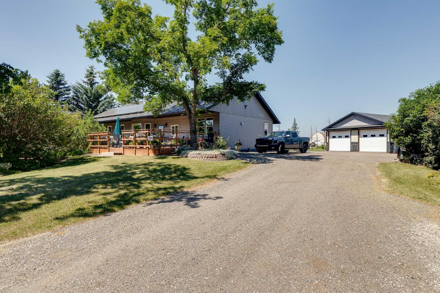 280166 TWP RD 240 — photo 1
