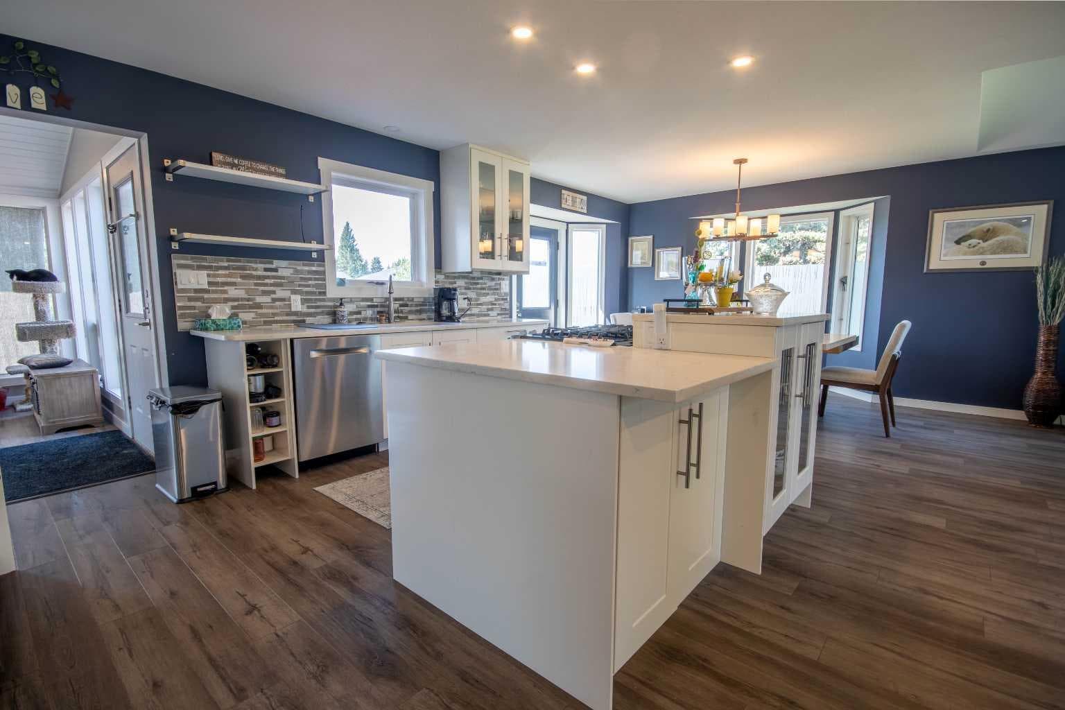 550 4 Avenue SW — photo 1