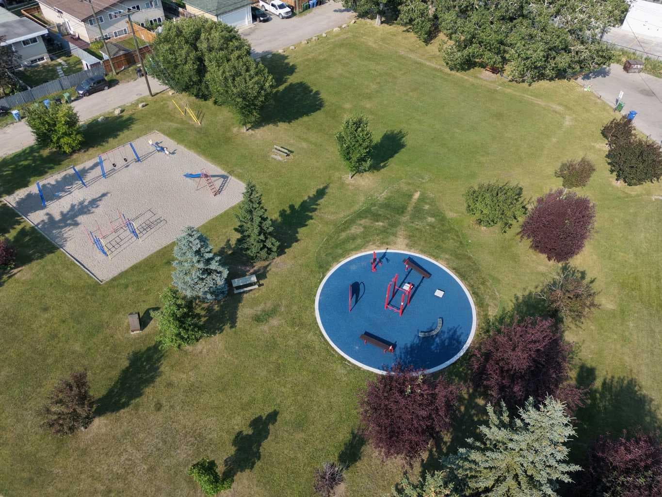 23 Sussex Crescent SW — photo 4