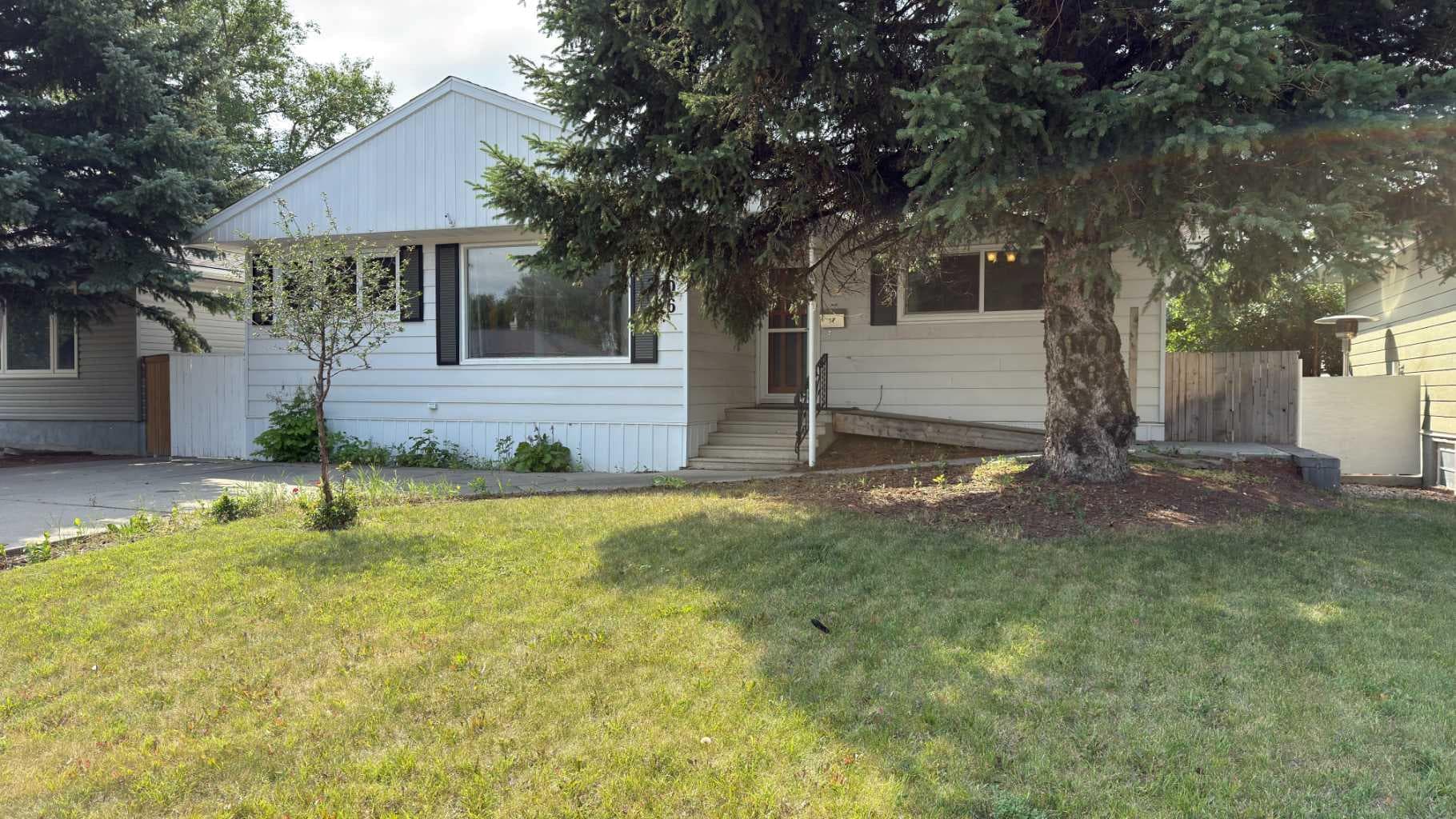 1906 14 Avenue S — photo 1