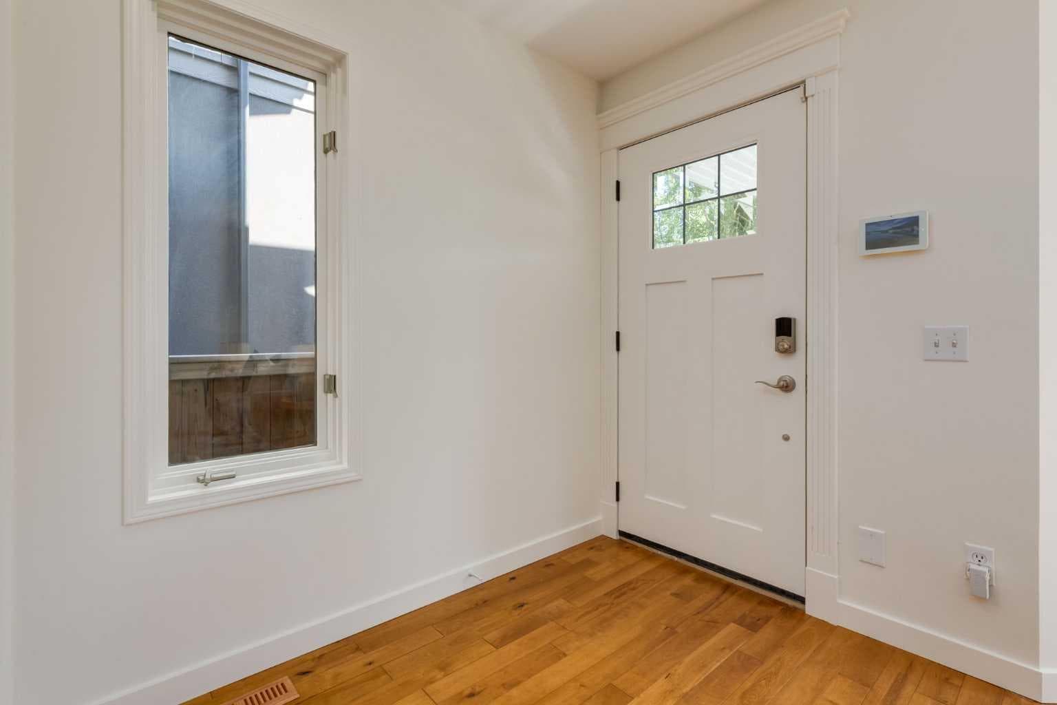 2218 3 Avenue NW — photo 3