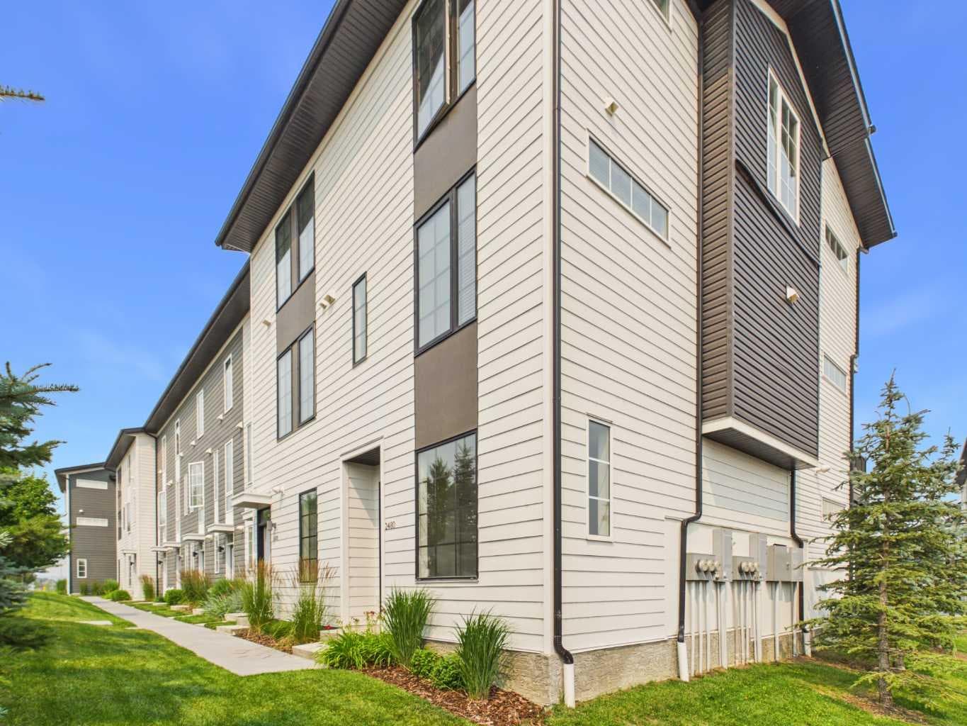 2478 210 Avenue SE — photo 2
