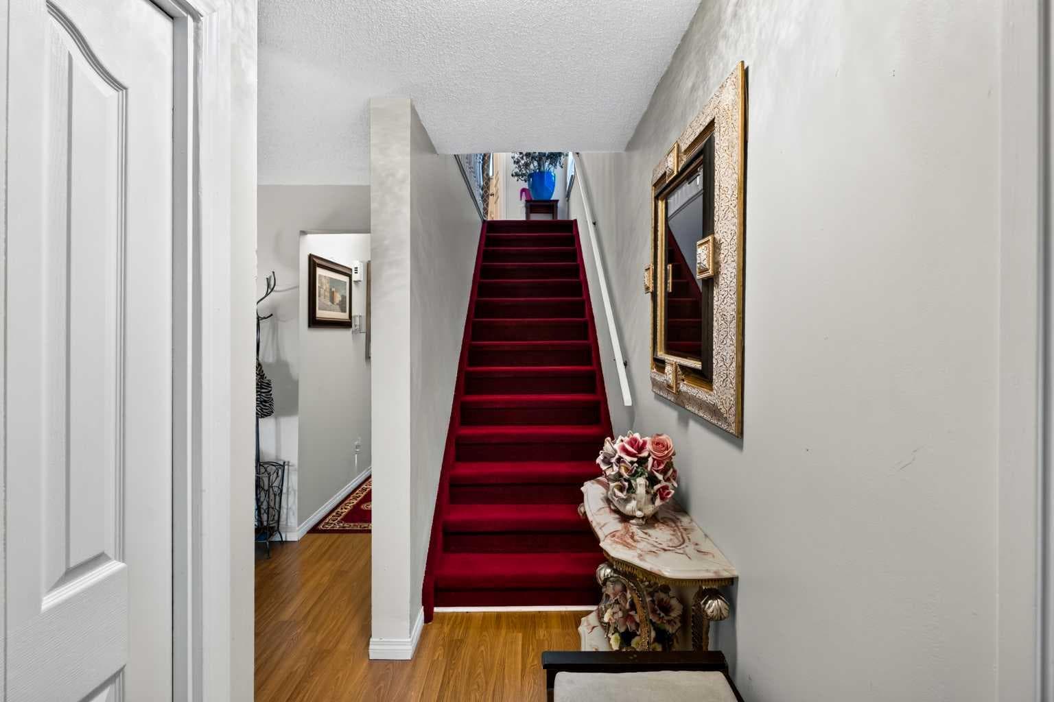 4726 44 Avenue NE — photo 3