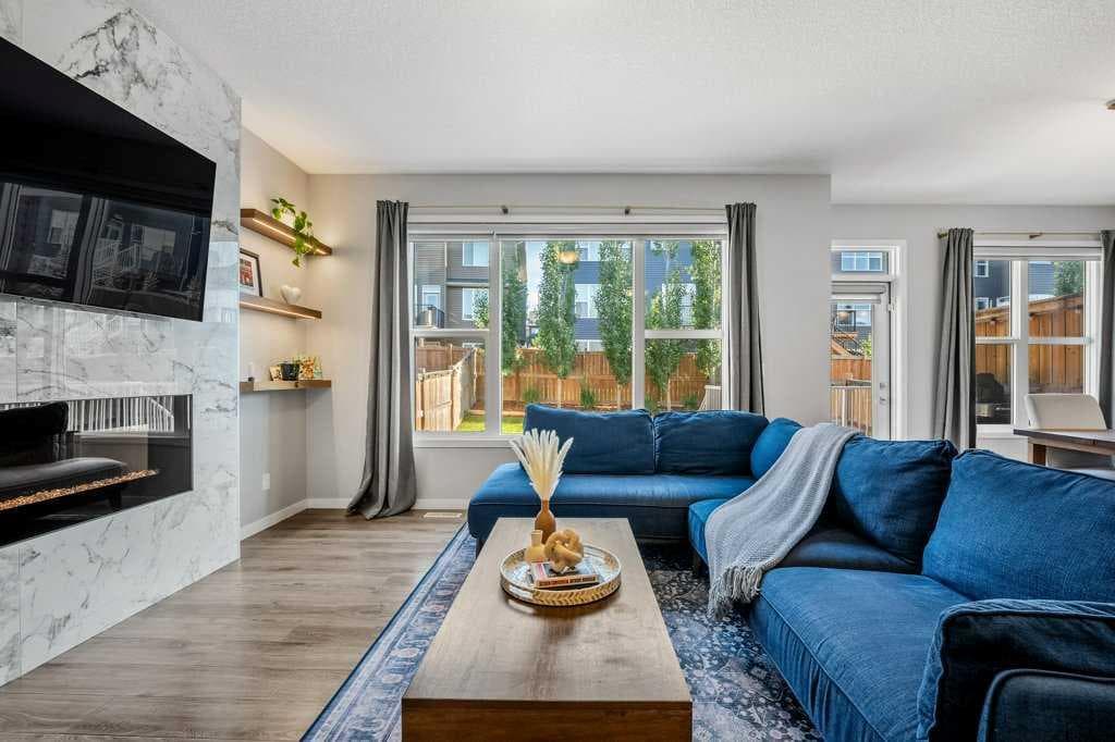 114 Crestbrook Way SW — photo 4