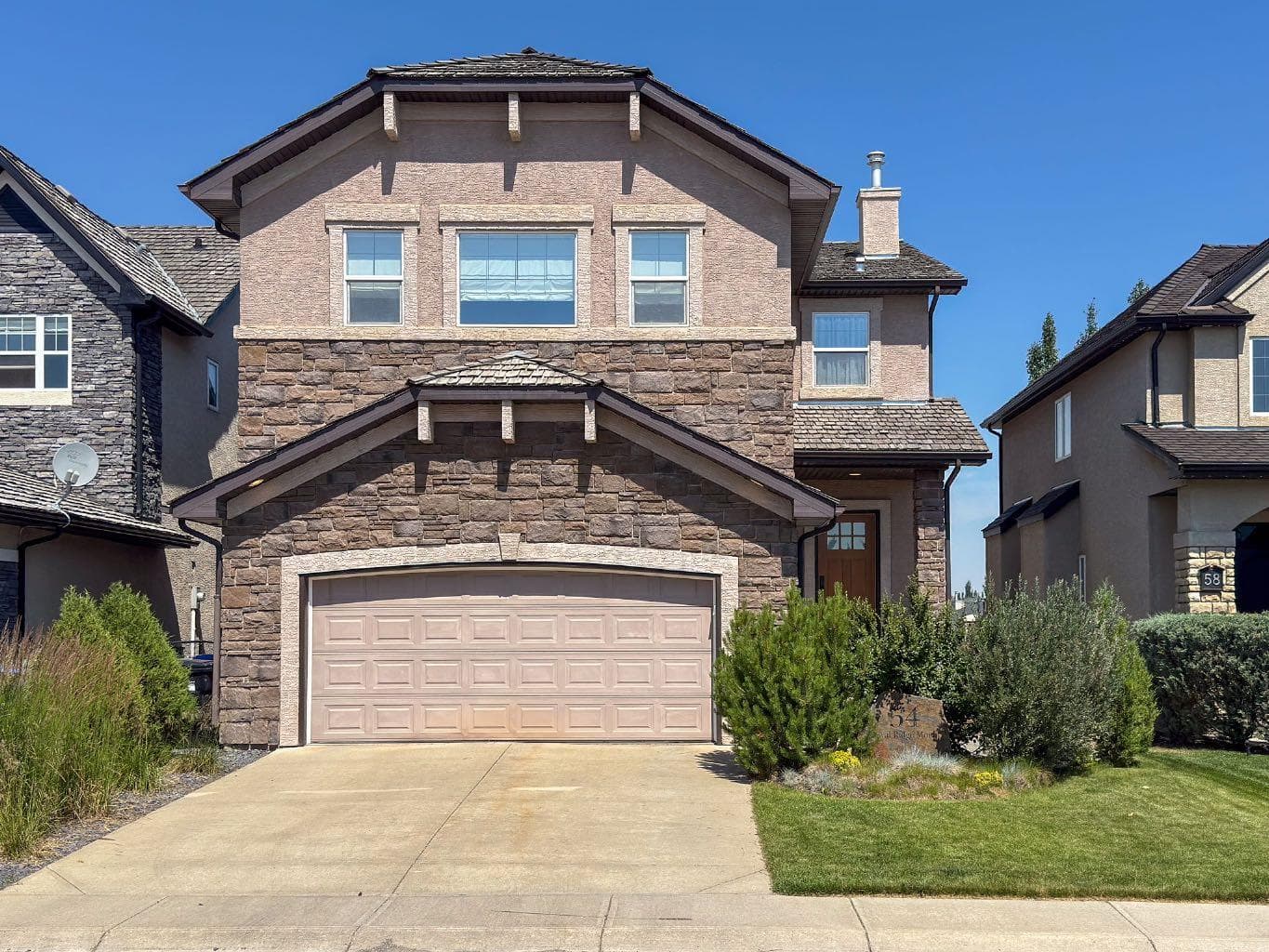 54 Royal Ridge Mount NW — photo 2