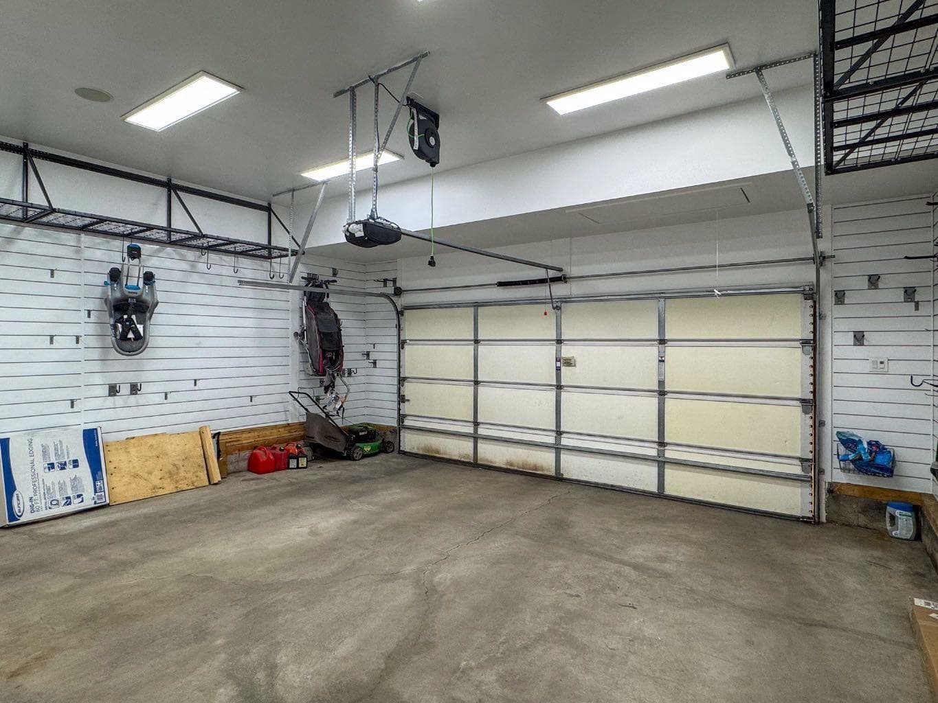 54 Royal Ridge Mount NW — photo 3