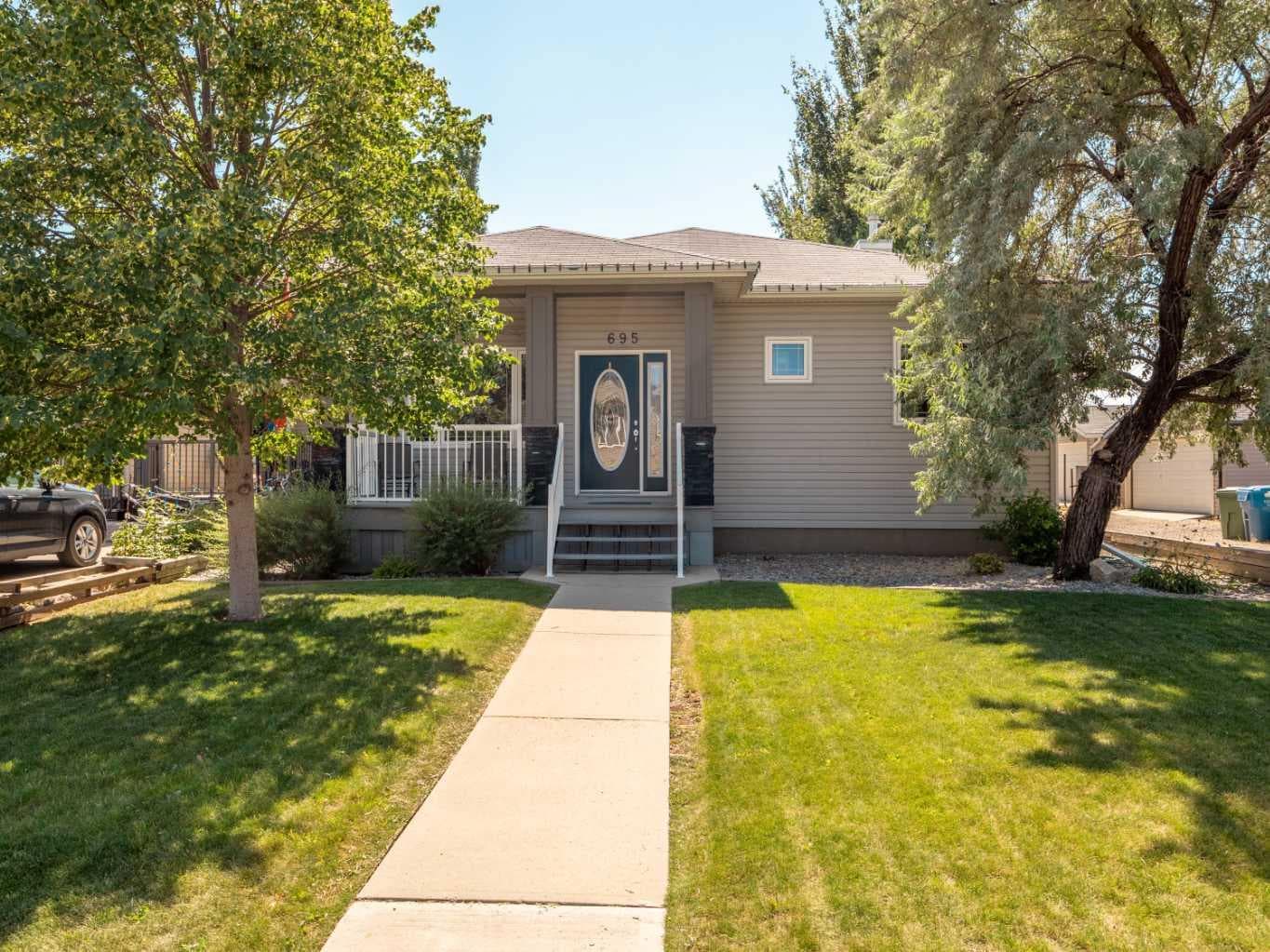 695 Parkside Drive — photo 1