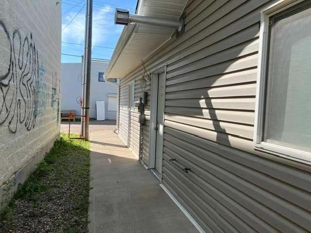5008A 49 Street — photo 3