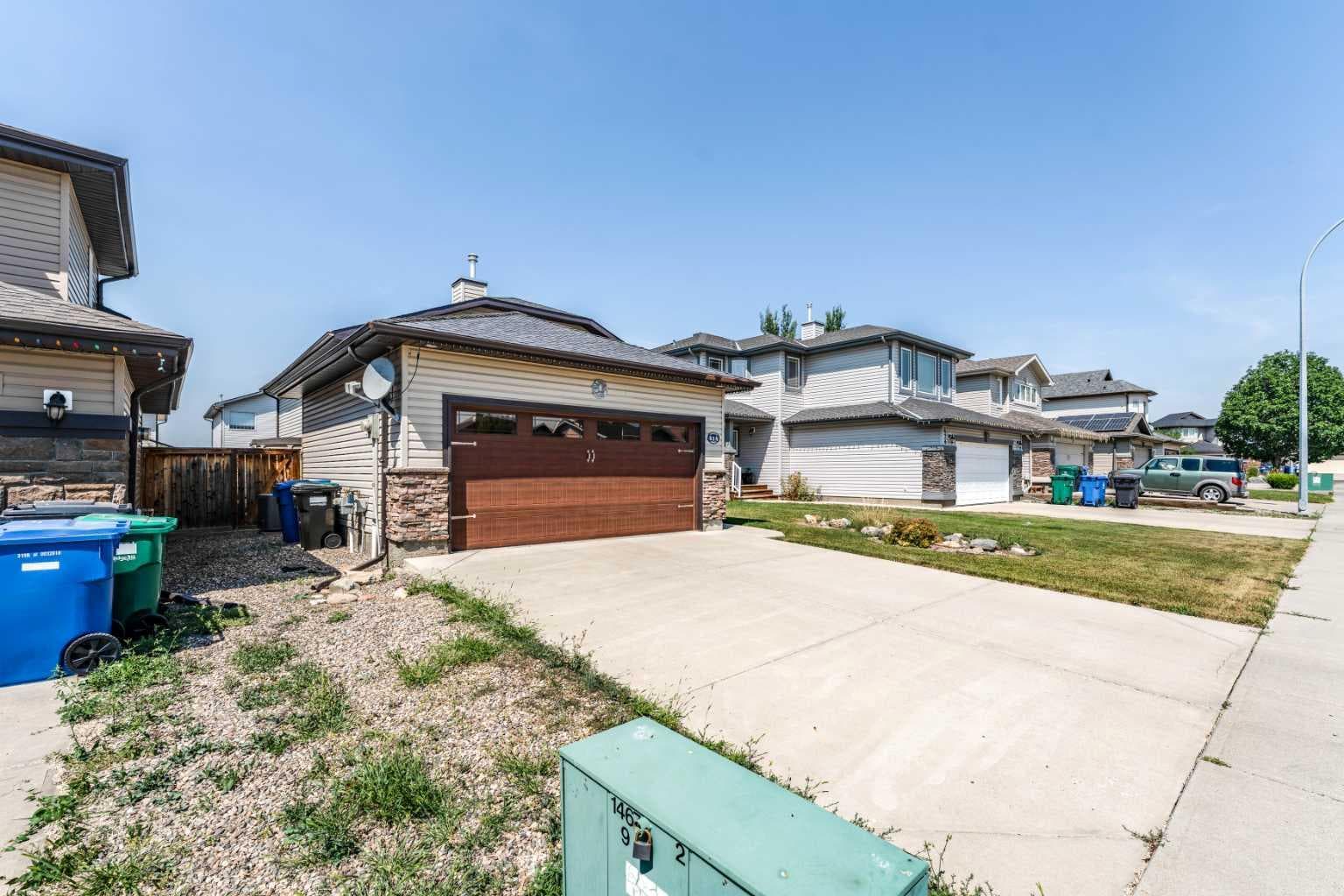 414 Gateway Crescent S — photo 2