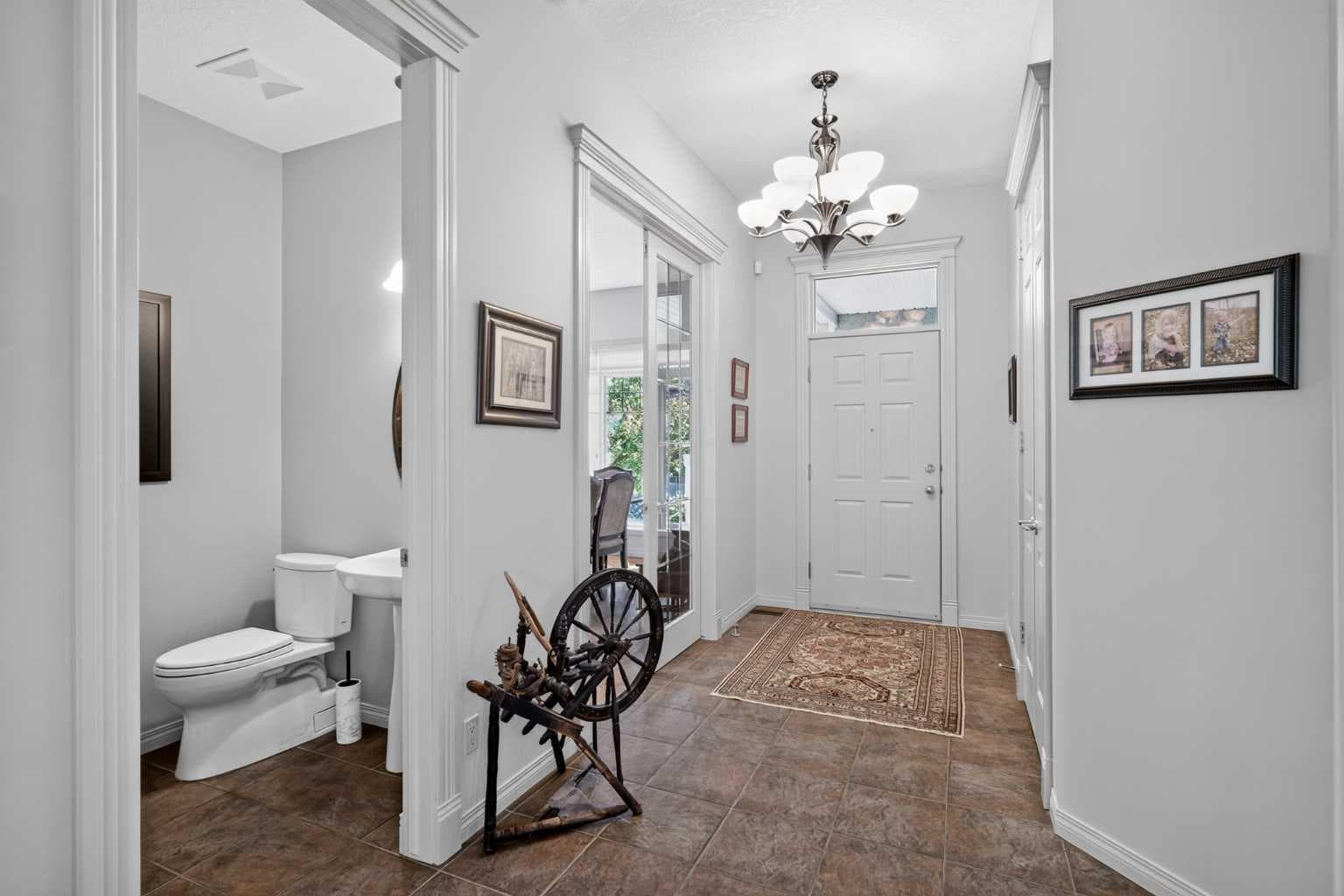 35 Tusslewood View NW — photo 4
