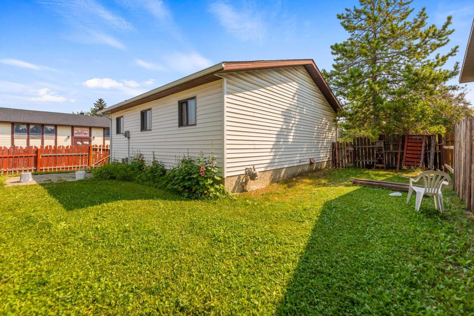 6772 Temple Drive NE — photo 2