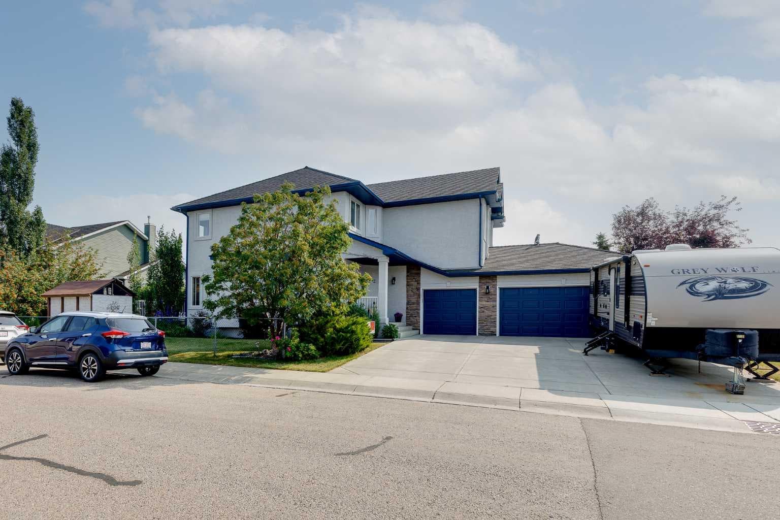 402 Fairways Mews NW — photo 2