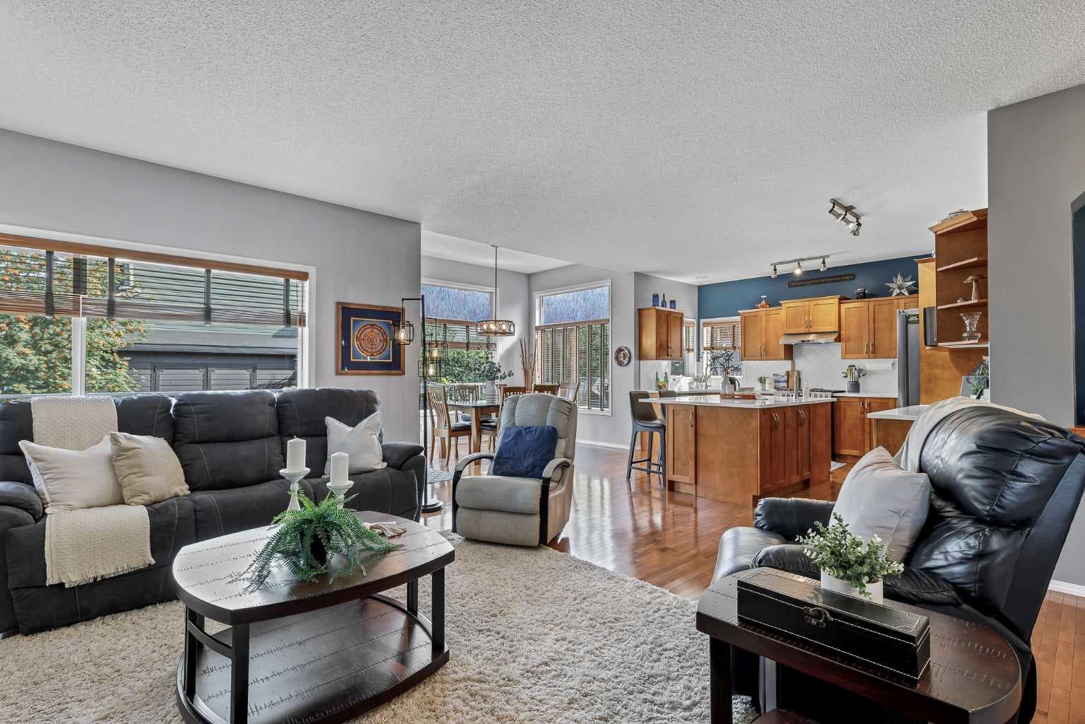 402 Fairways Mews NW — photo 5