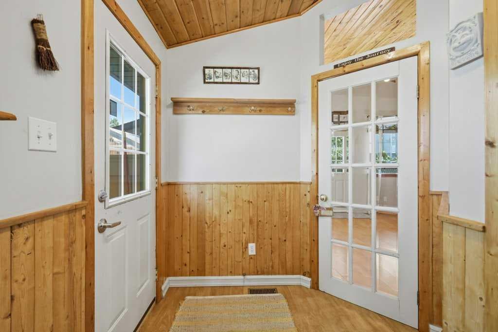5127 50 A Avenue — photo 3