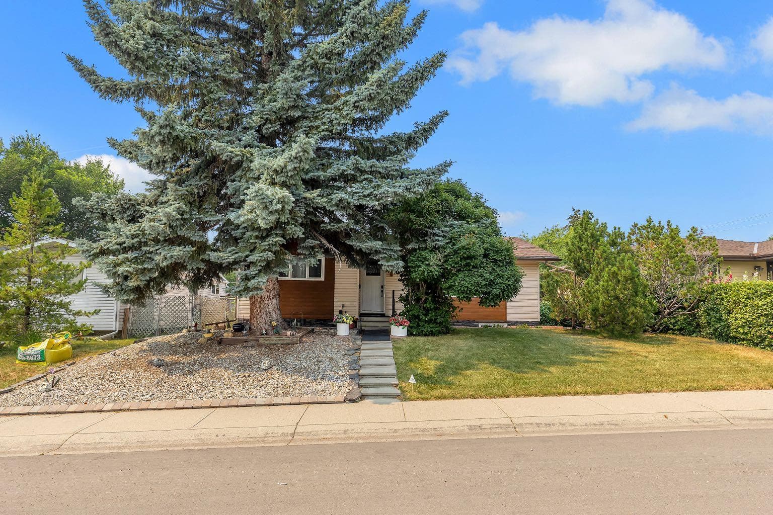 8031 Huntwick Hill NE — photo 1