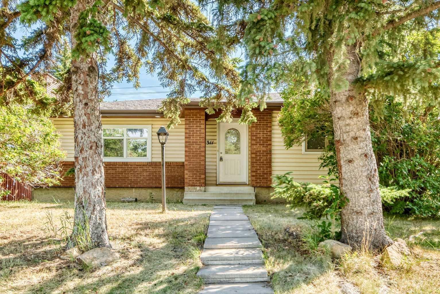 311 72 Avenue NE — photo 1