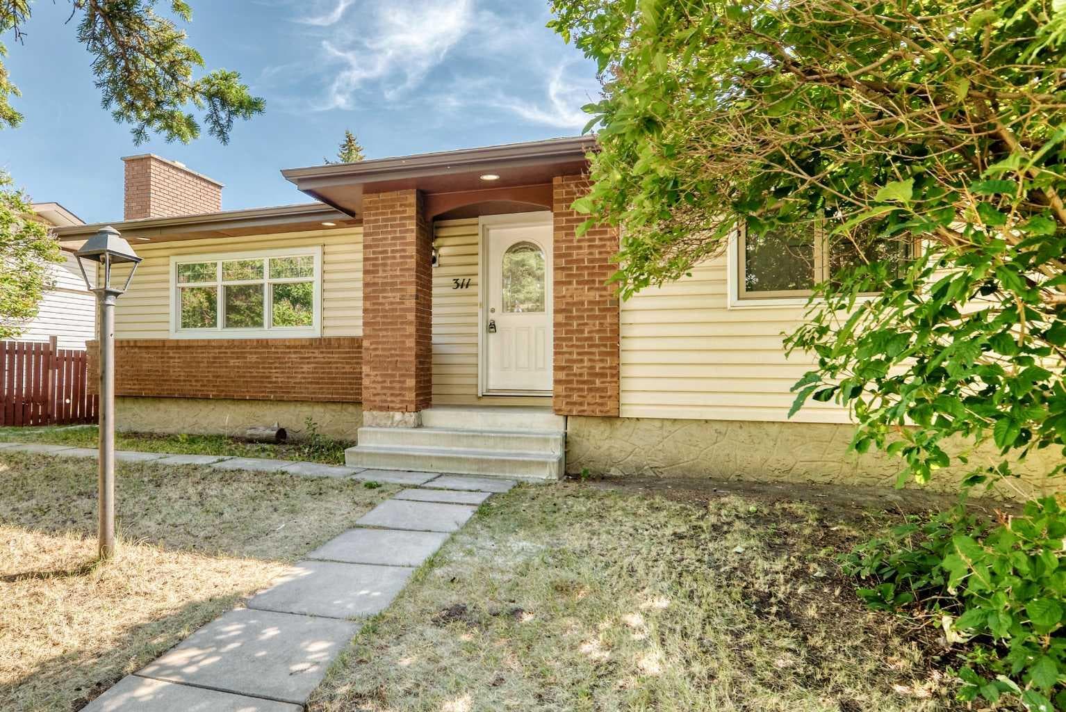 311 72 Avenue NE — photo 2