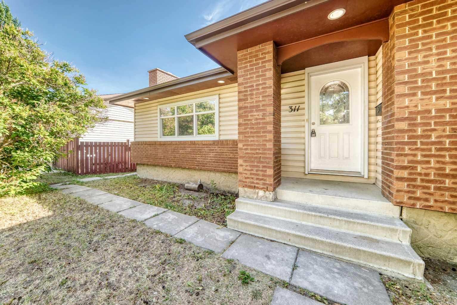 311 72 Avenue NE — photo 3