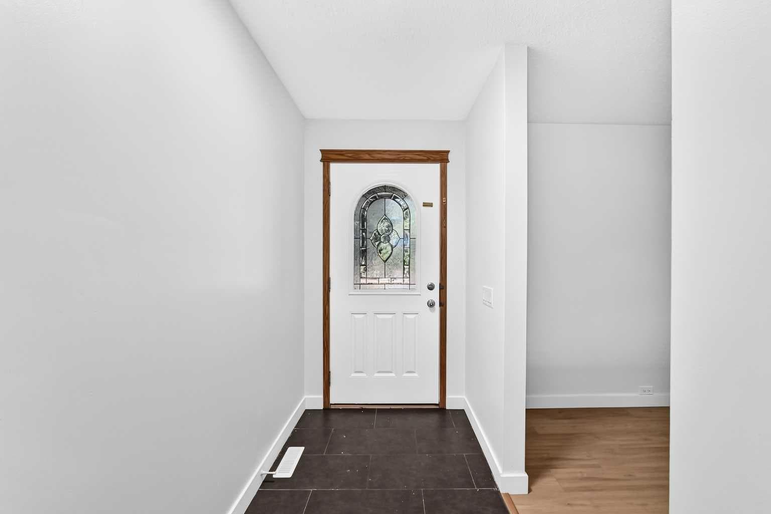 311 72 Avenue NE — photo 4