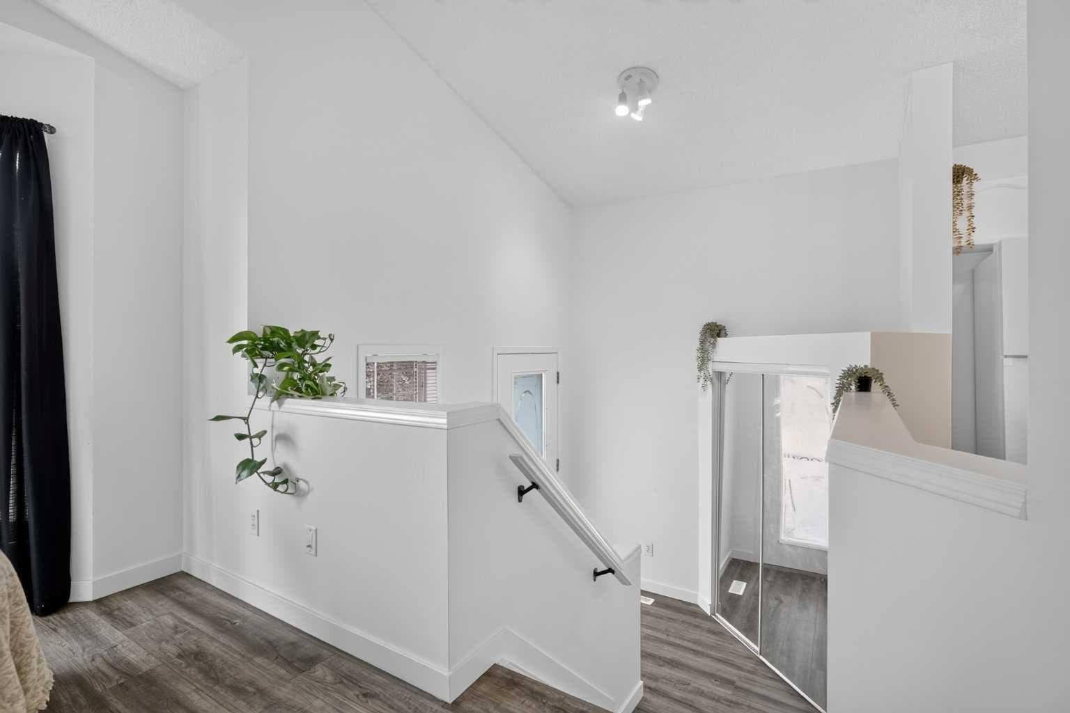 113 Mt Lorette Place SE — photo 2