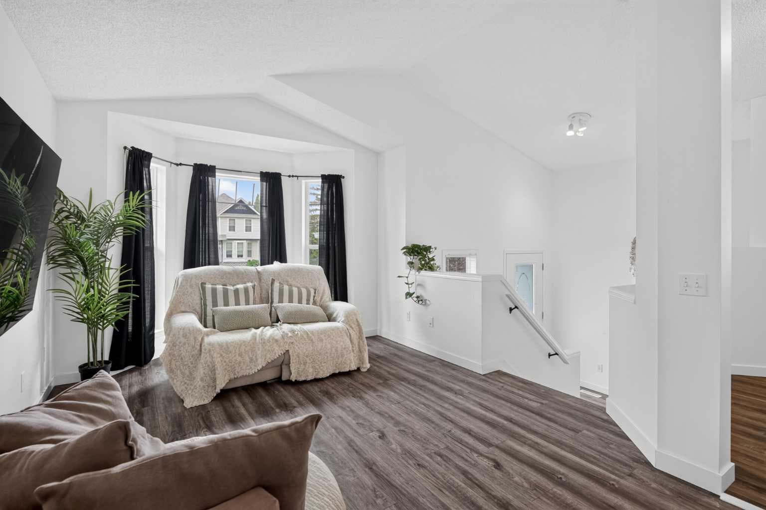 113 Mt Lorette Place SE — photo 3