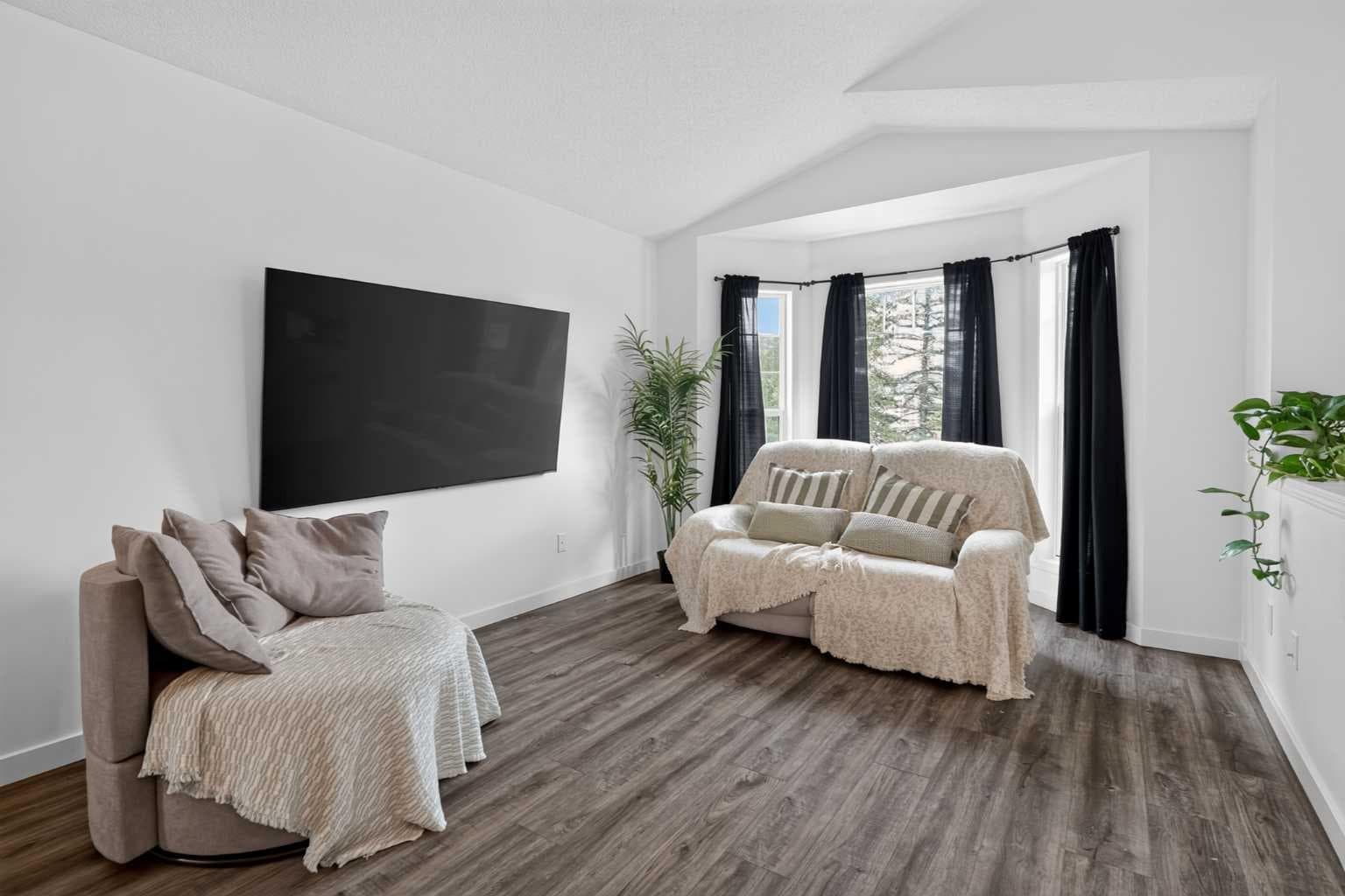 113 Mt Lorette Place SE — photo 4