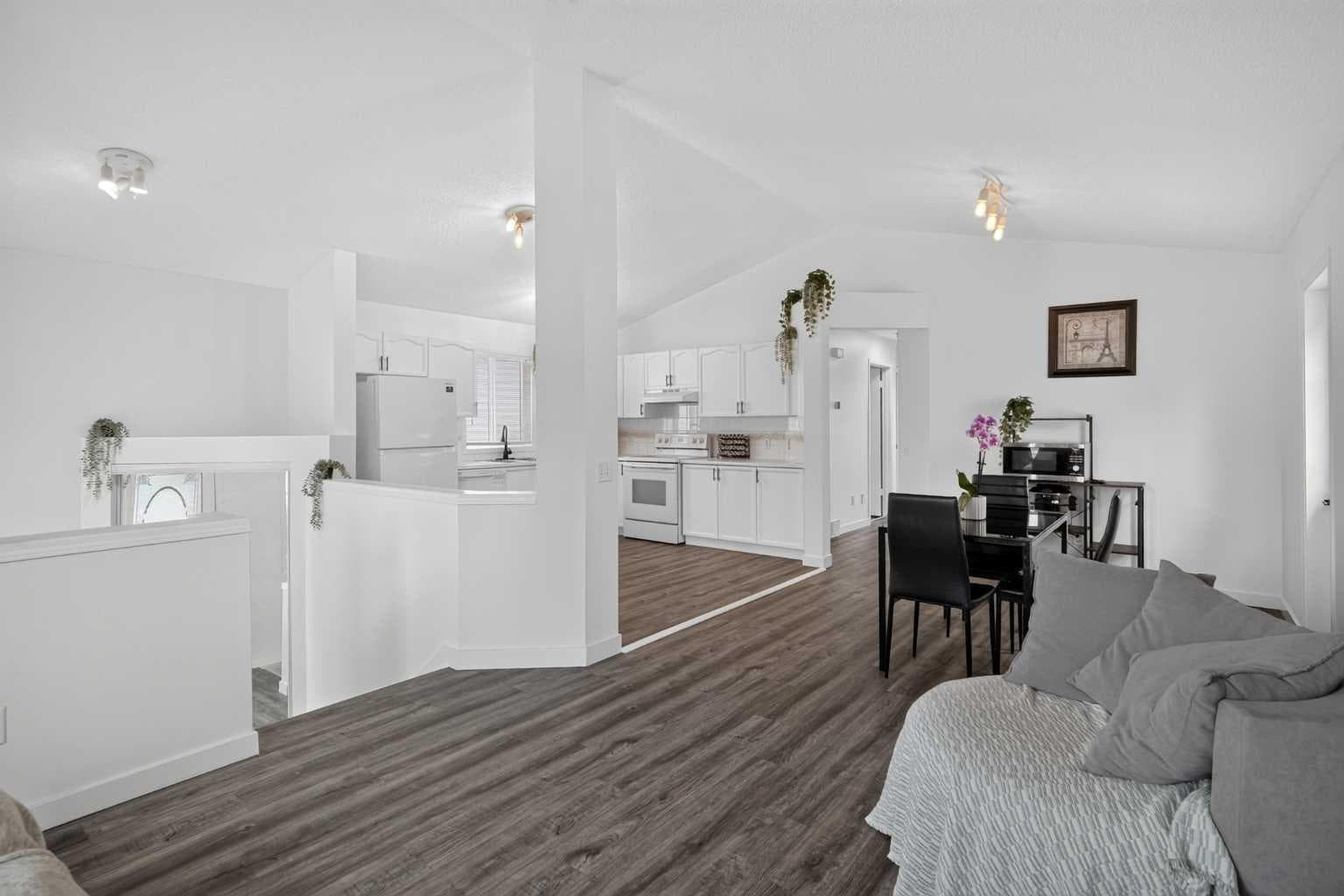 113 Mt Lorette Place SE — photo 5