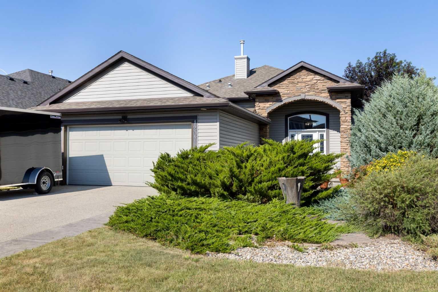 1207 Westmount Drive — photo 3