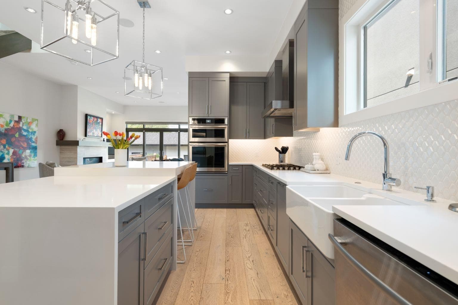 2014 48 Avenue SW — photo 3