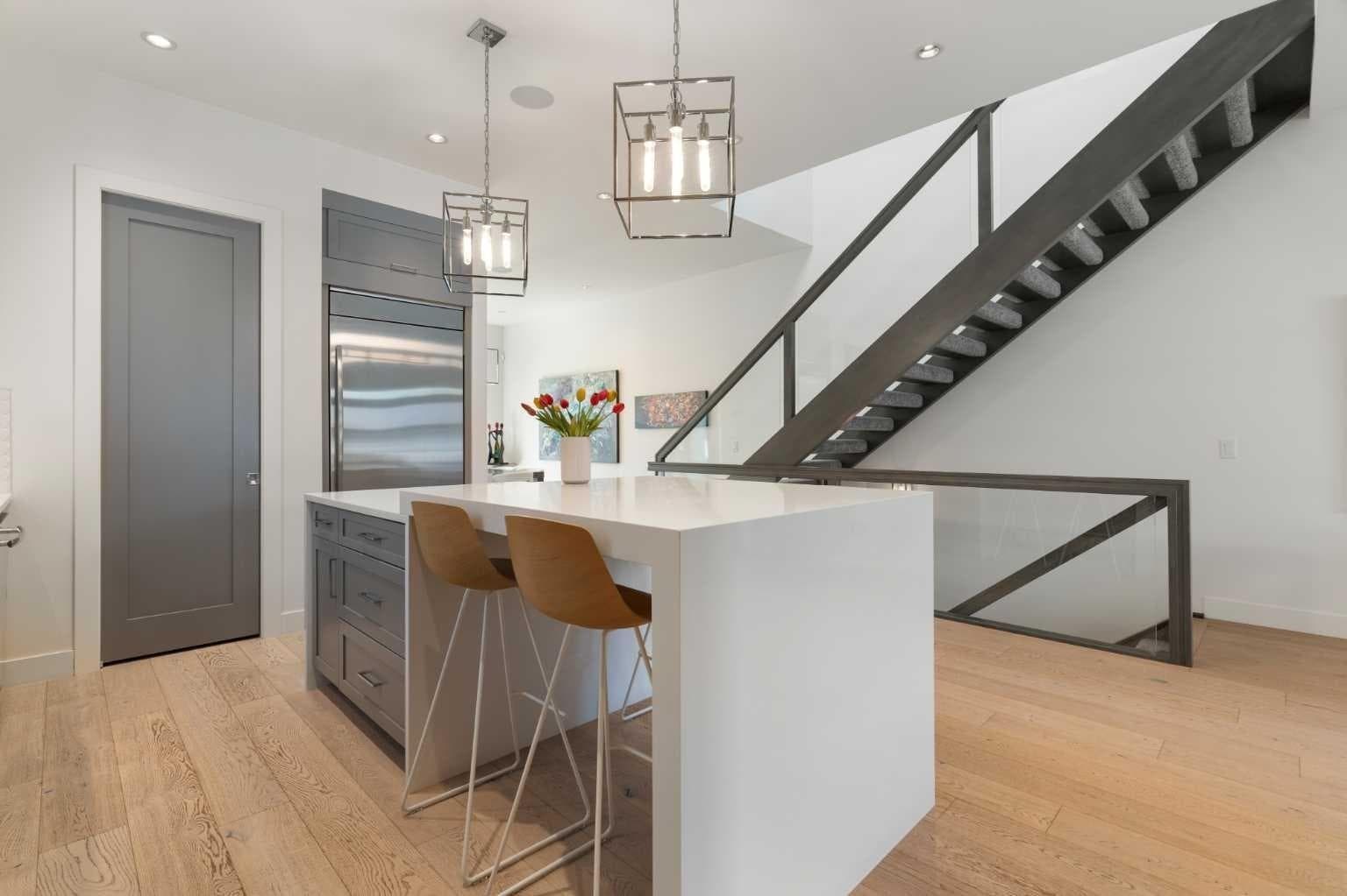 2014 48 Avenue SW — photo 4