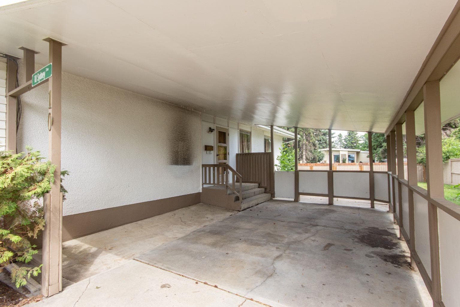 10 Sydney Close — photo 2