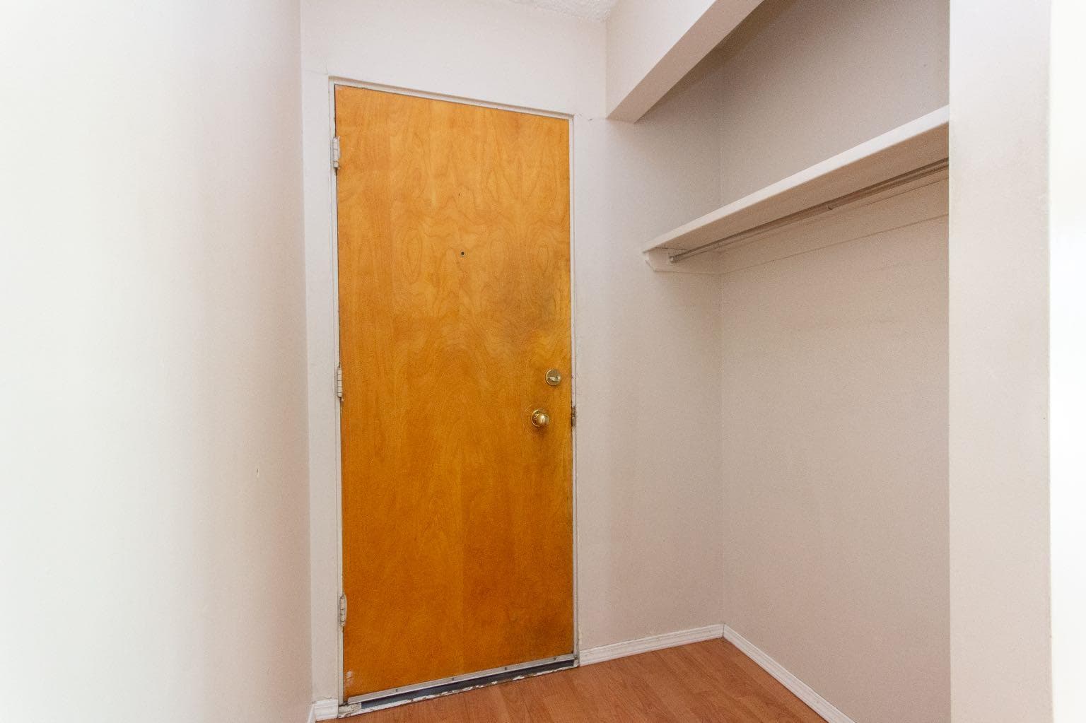 10 Sydney Close — photo 3