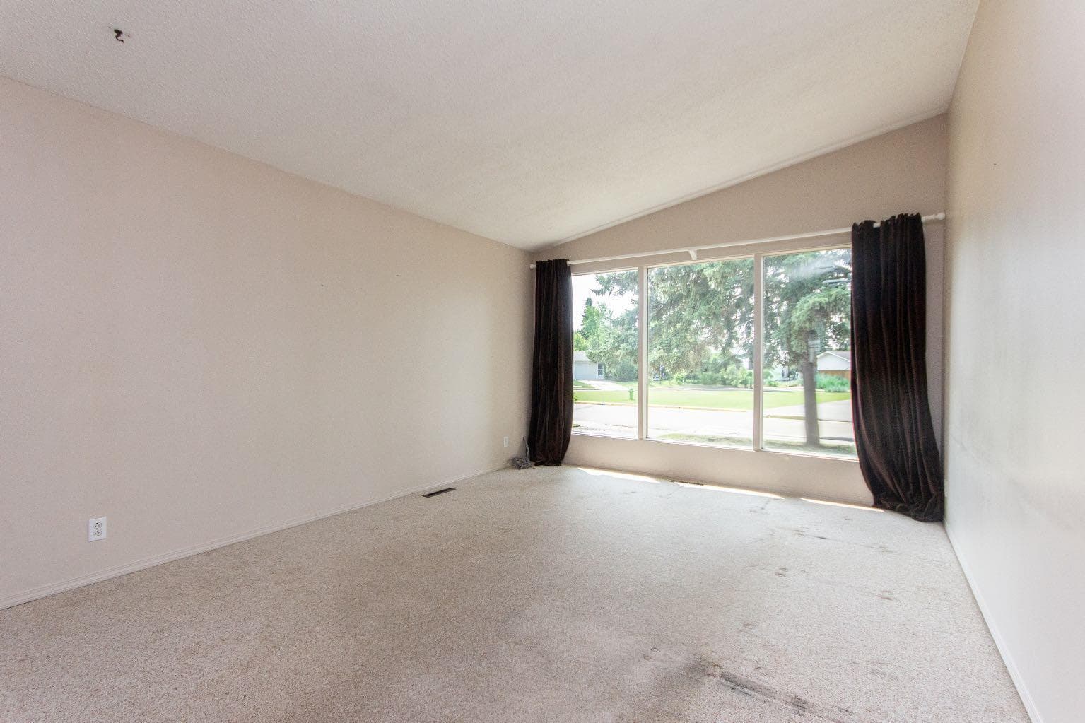 10 Sydney Close — photo 4