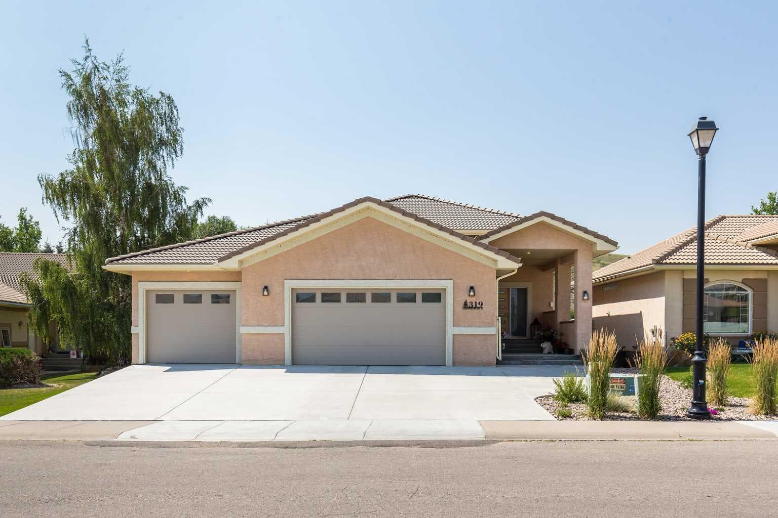 319 Canyon Boulevard W — photo 2