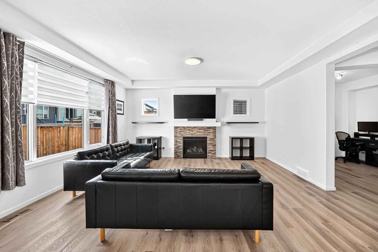 188 Carrington Crescent NW — photo 2