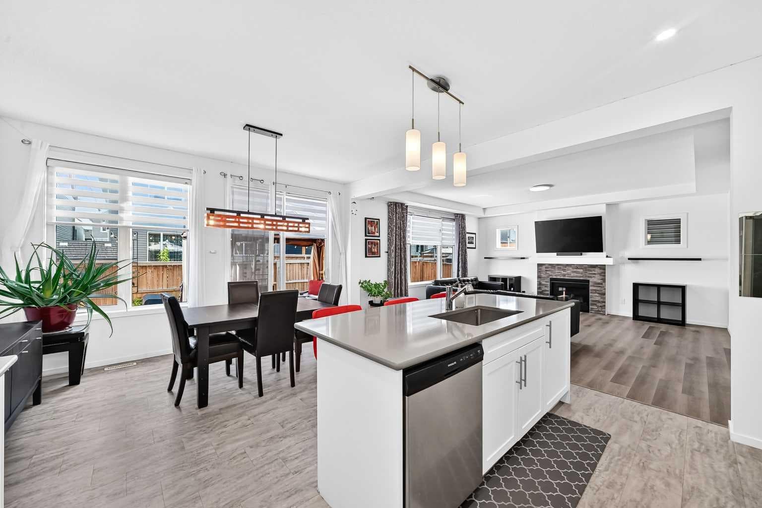 188 Carrington Crescent NW — photo 4