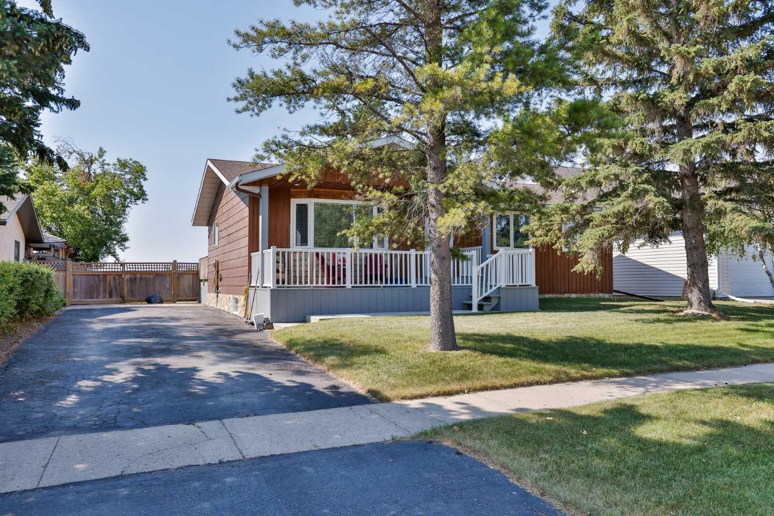 425 Cottonwood Drive — photo 2