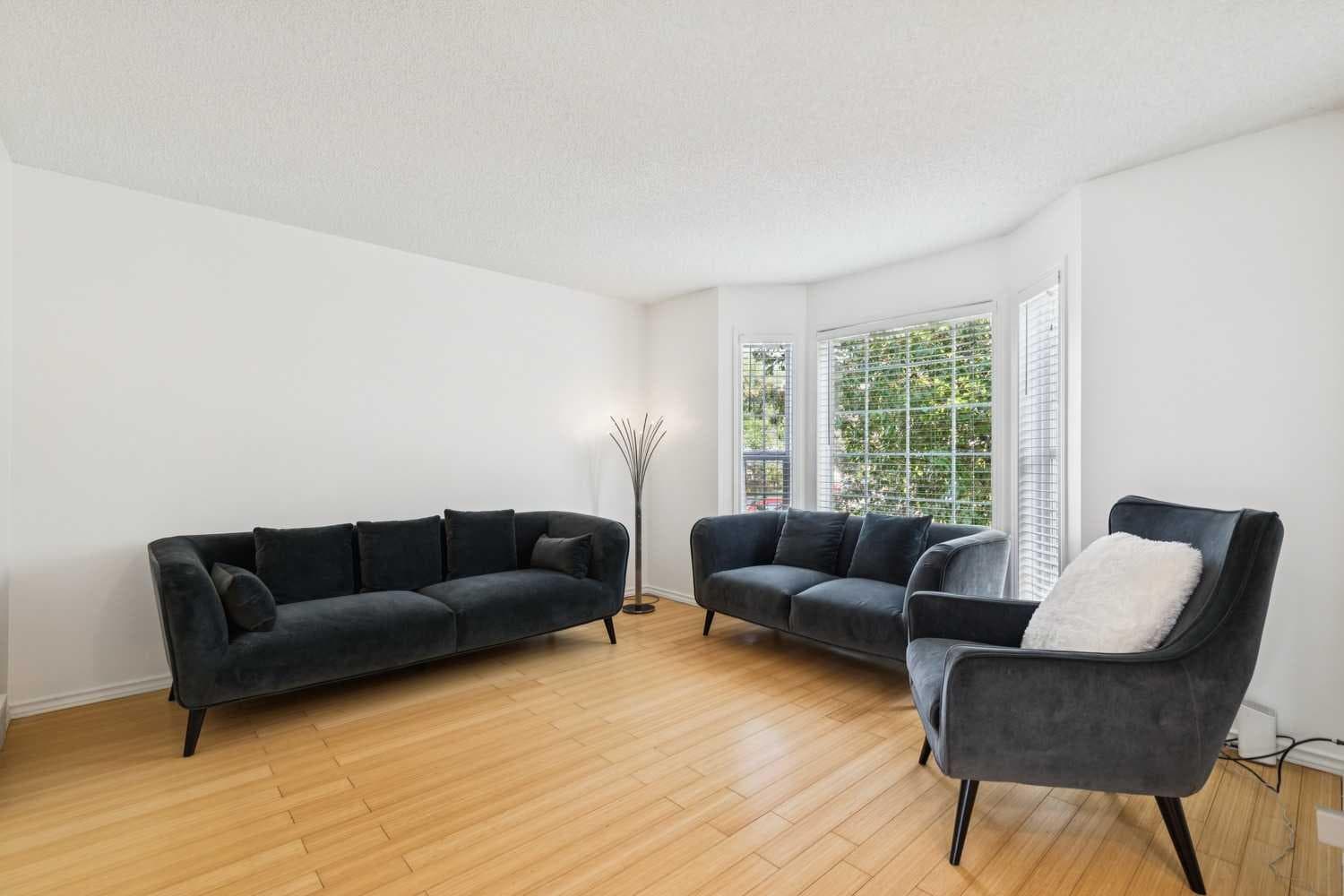 25 Coville Gardens NE — photo 2
