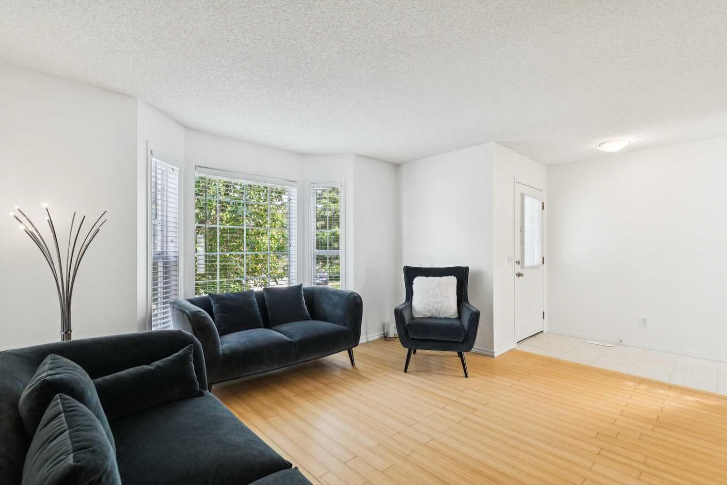 25 Coville Gardens NE — photo 3