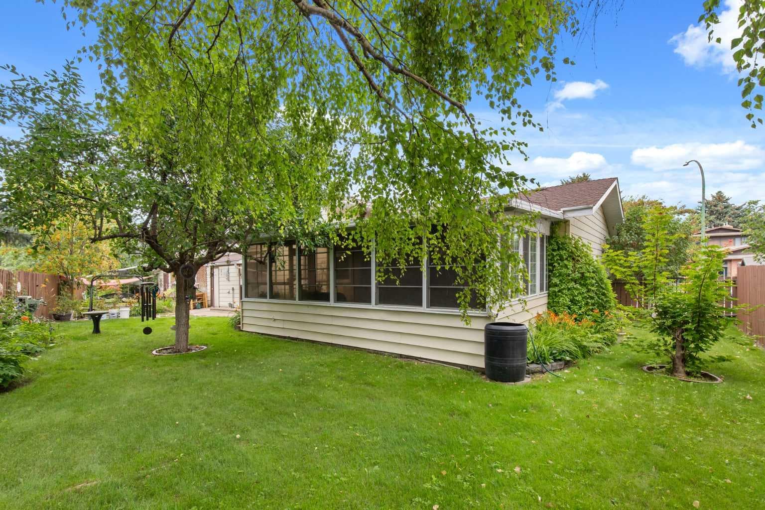 11 Greenwood Court SW — photo 2