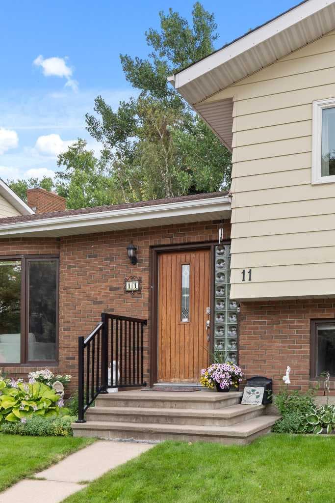 11 Greenwood Court SW — photo 3