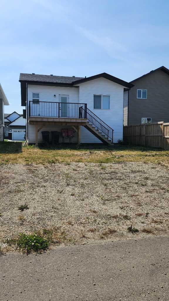 11 Ian Way — photo 2